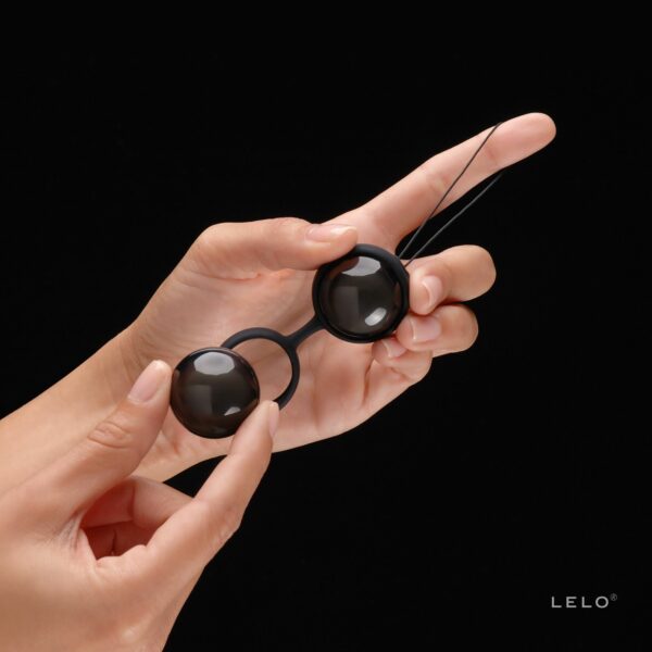 Вагінальні кульки LELO Luna Beads Noir Black, зміщений центр ваги, діаметр 2,9 см, 2х37 г - Зображення 4