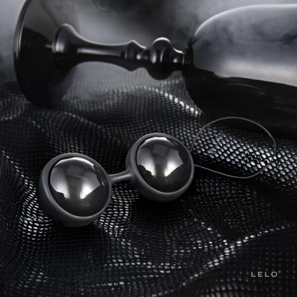 Вагінальні кульки LELO Luna Beads Noir Black, зміщений центр ваги, діаметр 2,9 см, 2х37 г - Зображення 5