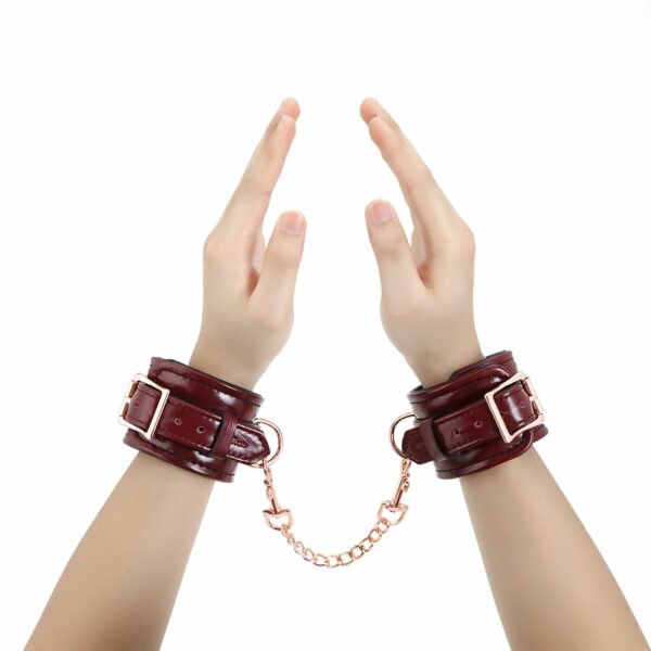 Шкіряні наручники Liebe Seele Wine Red Wrist Cuffs, знімний ланцюжок-кріплення - Зображення 9