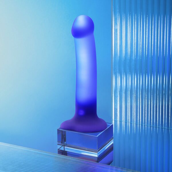 Дилдо, що світиться Strap-On-Me Glow-LED Dildo Purple - M - Зображення 5