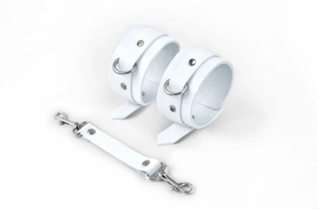 Поножі Feral Feelings - Ankle Restraints White, натуральна шкіра