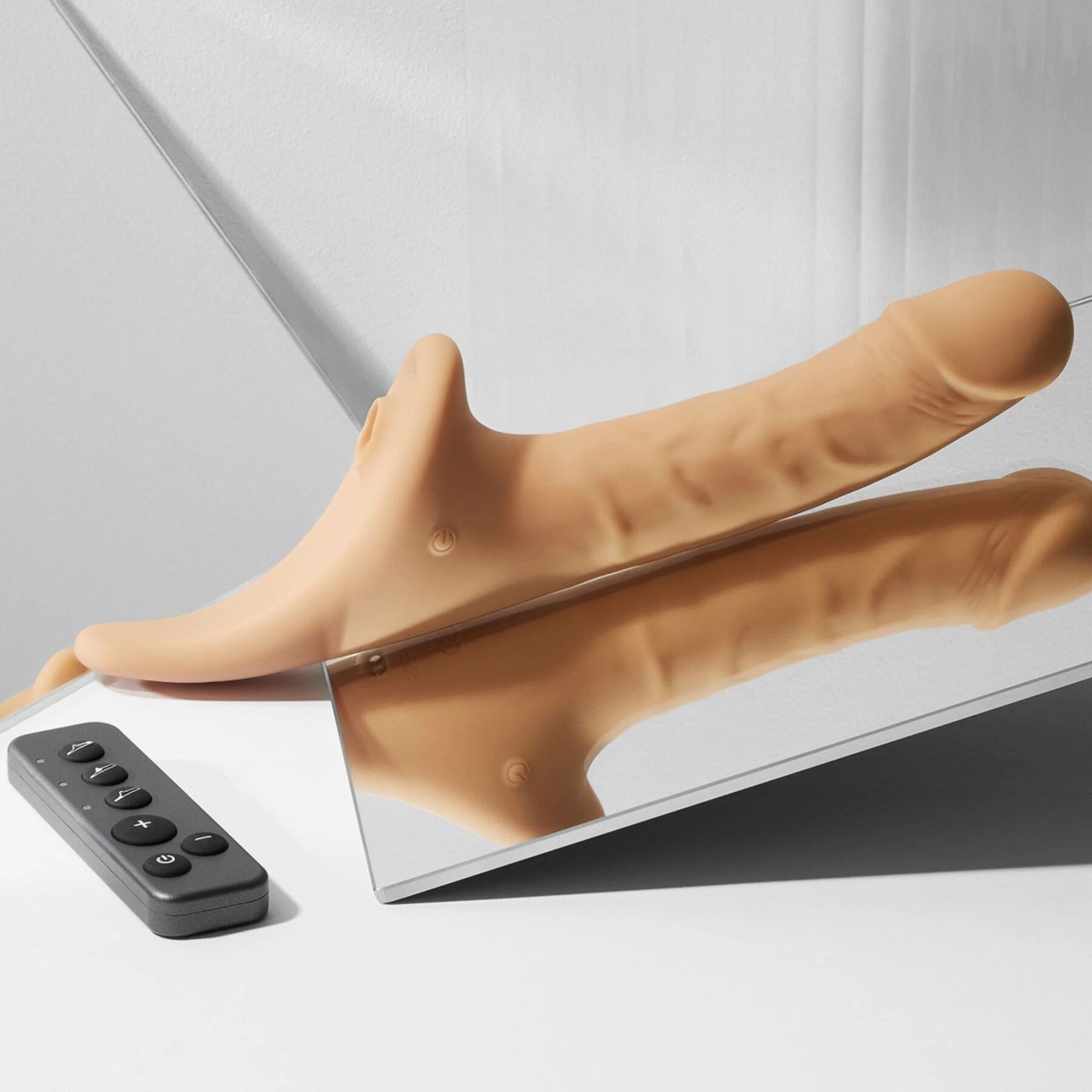 Вібронасадка для страпону з вакуумною стимуляцією Strap-On-Me Multi Orgasm Realistic Dildo L Vanilla - Зображення 2