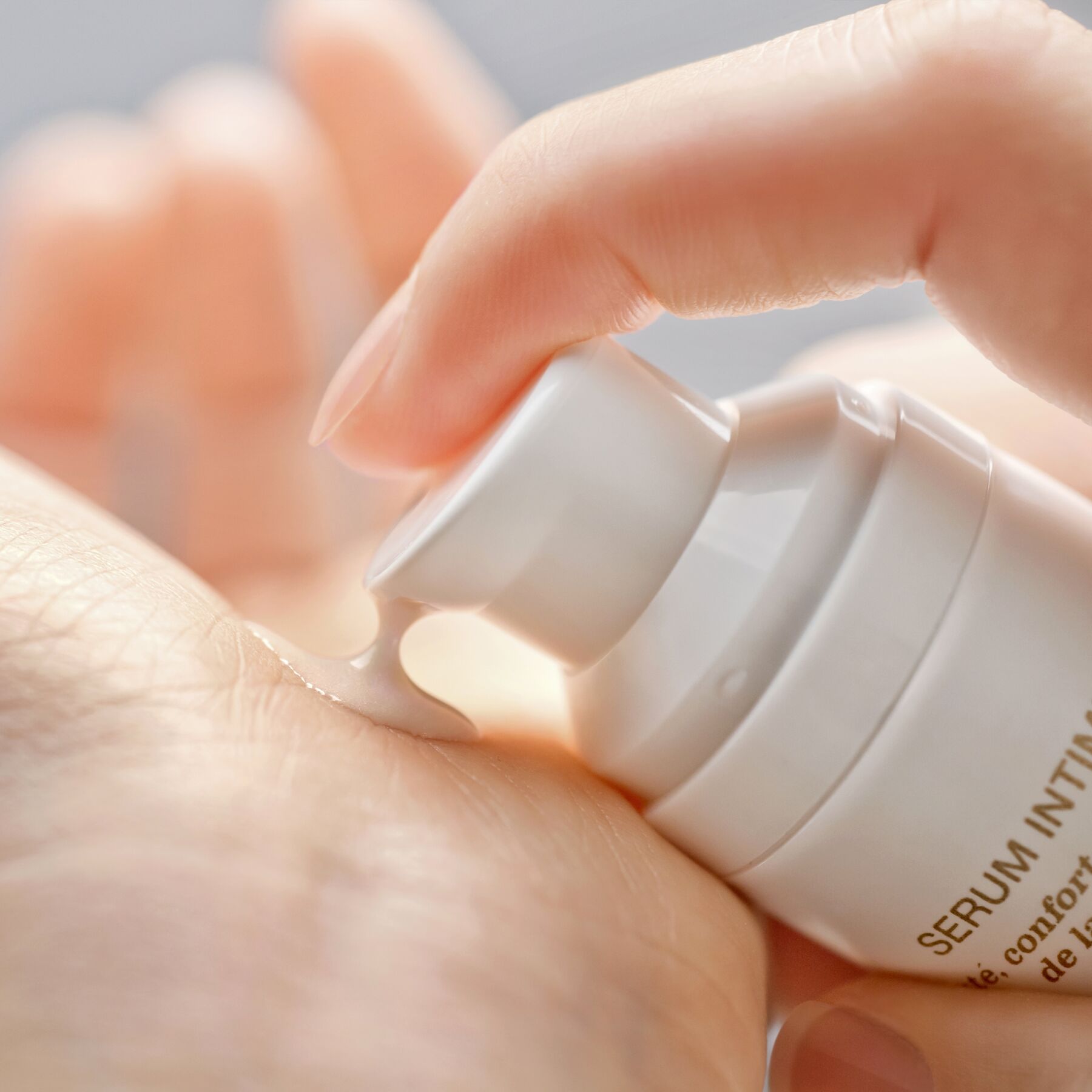 Зволожувальна сироватка для інтимної зони YESforLOV INTIMATE SERUM 30 мл - Зображення 4